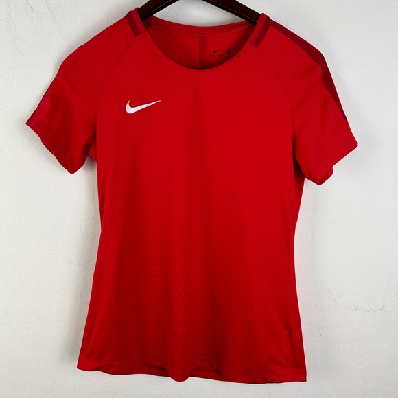 Nike Dri-Fit Red Shirt Size Medium - Picture 1 of 8